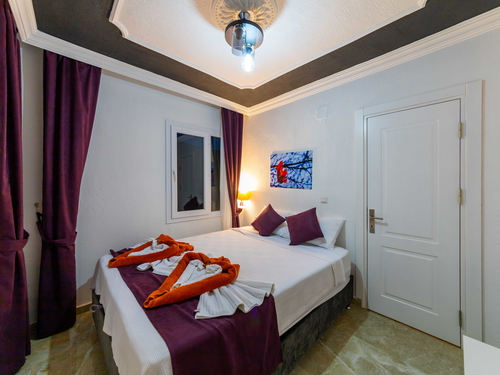  gece  -  Kasım
  | Sarıbelen’de Jakuzili ve Geniş Bahçeli Doğa İçinde Tatil Villası