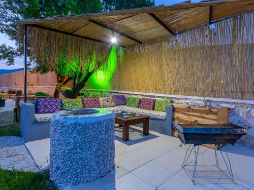 gece - Kasım
| Sarıbelen’de Jakuzili ve Geniş Bahçeli Doğa İçinde Tatil Villası