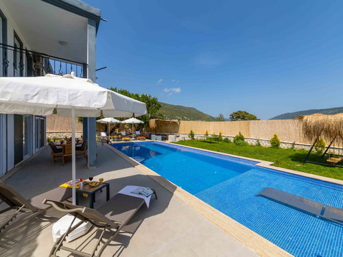 gece - Kasım
| Sarıbelen’de Jakuzili ve Geniş Bahçeli Doğa İçinde Tatil Villası