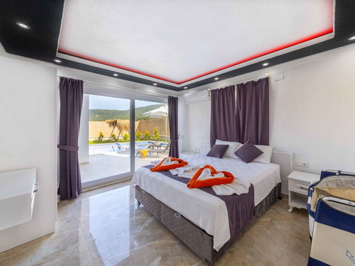  gece  -  Kasım
  | Sarıbelen’de Jakuzili ve Geniş Bahçeli Doğa İçinde Tatil Villası