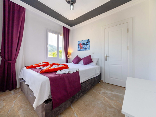  gece  -  Kasım
  | Sarıbelen’de Jakuzili ve Geniş Bahçeli Doğa İçinde Tatil Villası