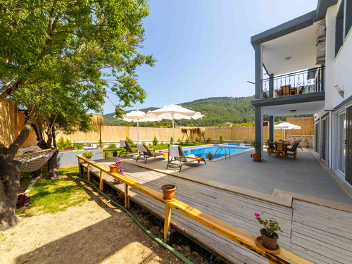 gece  -  Kasım
  | Sarıbelen’de Jakuzili ve Geniş Bahçeli Doğa İçinde Tatil Villası