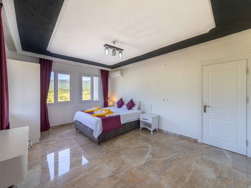 gece - Kasım
| Sarıbelen’de Jakuzili ve Geniş Bahçeli Doğa İçinde Tatil Villası