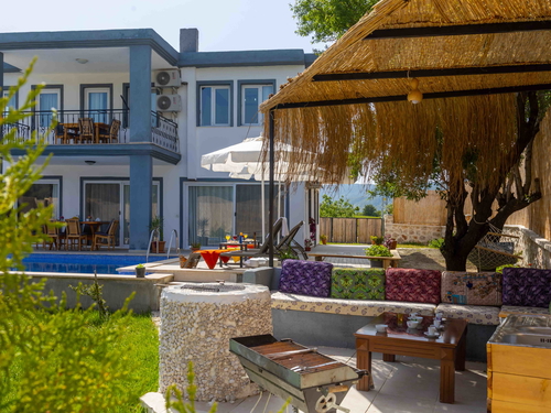 gece - Kasım
| Sarıbelen’de Jakuzili ve Geniş Bahçeli Doğa İçinde Tatil Villası