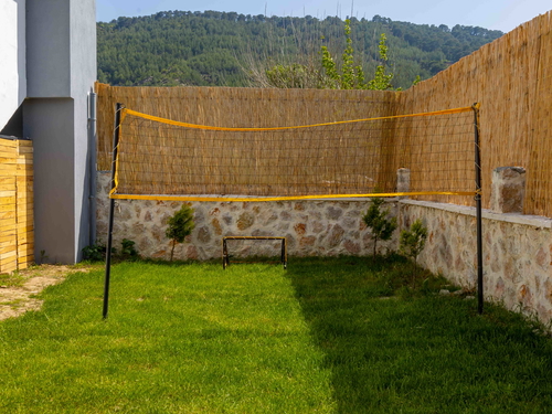 gece - Kasım
| Sarıbelen’de Jakuzili ve Geniş Bahçeli Doğa İçinde Tatil Villası