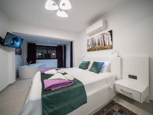  gece  -  Kasım
  | Kalkan Kördere’de Kısmi Deniz Manzaralı Lüks Villa