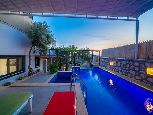  gece  -  Kasım
  | Kalkan Kördere’de Kısmi Deniz Manzaralı Lüks Villa