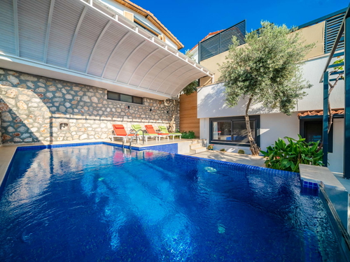  gece  -  Kasım
  | Kalkan Kördere’de Kısmi Deniz Manzaralı Lüks Villa