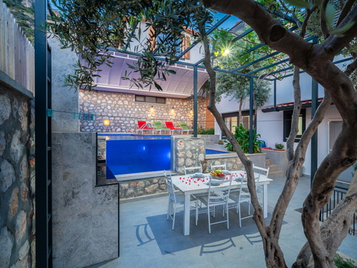 gece - Kasım
| Kalkan Kördere’de Kısmi Deniz Manzaralı Lüks Villa