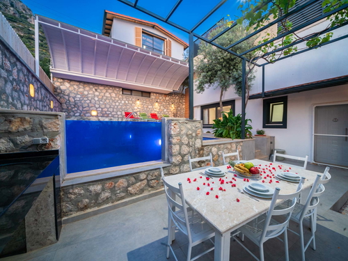  gece  -  Kasım
  | Kalkan Kördere’de Kısmi Deniz Manzaralı Lüks Villa