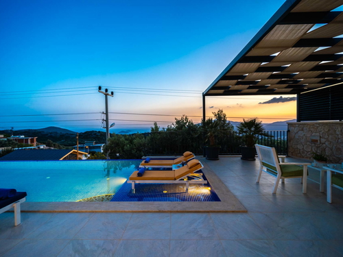 gece - Kasım
| Kalkan Kördere’de Kapalı Isıtma Havuzlu ve Deniz Manzaralı Villa
