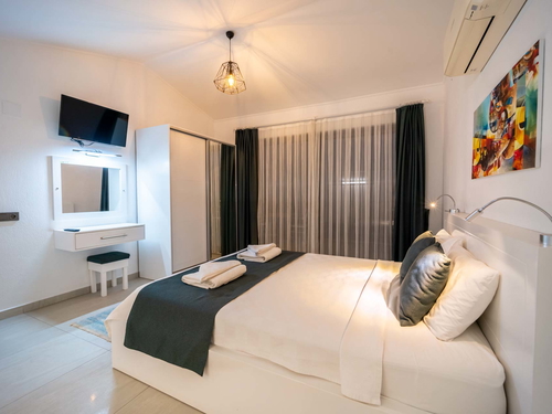 gece - Kasım
| Kalkan Kördere’de Kapalı Isıtma Havuzlu ve Deniz Manzaralı Villa