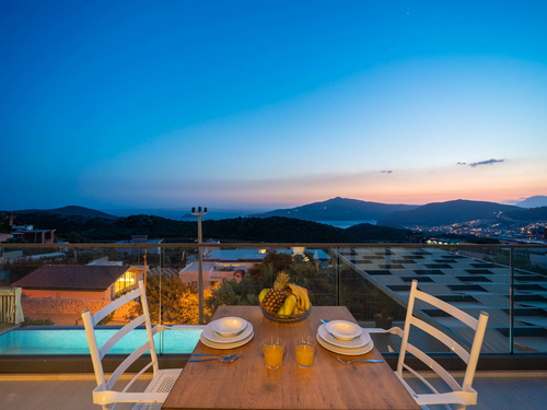 gece - Kasım
| Kalkan Kördere’de Kapalı Isıtma Havuzlu ve Deniz Manzaralı Villa