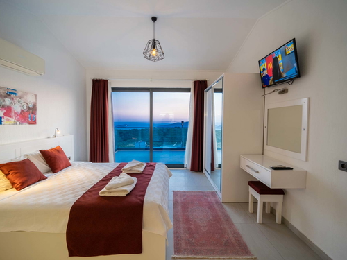 gece - Kasım
| Kalkan Kördere’de Kapalı Isıtma Havuzlu ve Deniz Manzaralı Villa