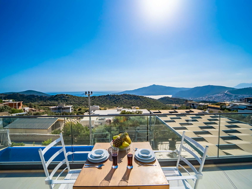 gece - Kasım
| Kalkan Kördere’de Kapalı Isıtma Havuzlu ve Deniz Manzaralı Villa