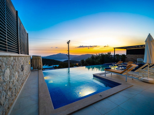  gece  -  Kasım
  | Kalkan Kördere’de Kapalı Isıtma Havuzlu ve Deniz Manzaralı Villa
