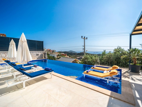 gece - Kasım
| Kalkan Kördere’de Kapalı Isıtma Havuzlu ve Deniz Manzaralı Villa