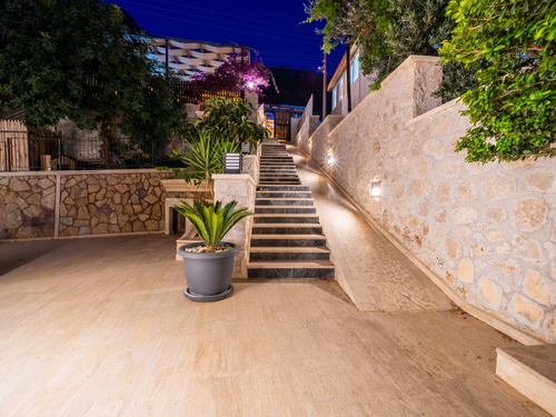 gece - Kasım
| Kalkan Kördere’de Kapalı Isıtma Havuzlu ve Deniz Manzaralı Villa