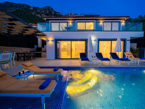 gece - Kasım
| Kalkan Kördere’de Kapalı Isıtma Havuzlu ve Deniz Manzaralı Villa