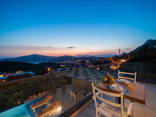  gece  -  Kasım
  | Kalkan Kördere’de Kapalı Isıtma Havuzlu ve Deniz Manzaralı Villa