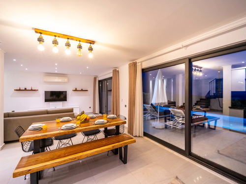 gece - Kasım
| Kalkan Kördere’de Kapalı Isıtma Havuzlu ve Deniz Manzaralı Villa