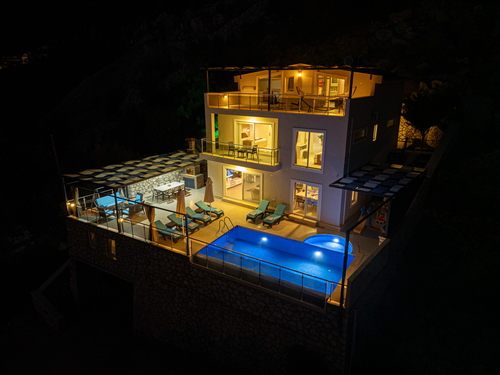 gece - Kasım
| Kaş Kalkan Bezirgan’da Isıtmalı ve Korunaklı Lüks Villa