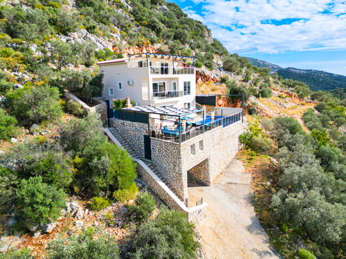  gece  -  Kasım
  | Kaş Kalkan Bezirgan’da Isıtmalı ve Korunaklı Lüks Villa