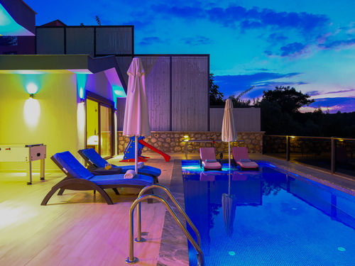  gece  -  Kasım
  | Kalkan Üzümlü’de Hamam Sauna Jakuzili Korunaklı Villa