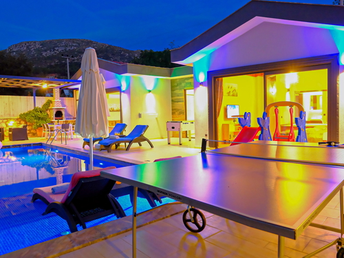 gece  -  Kasım
  | Kalkan Üzümlü’de Hamam Sauna Jakuzili Korunaklı Villa