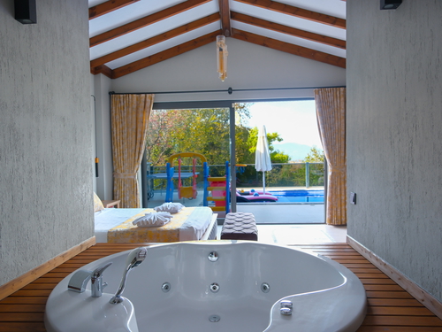  gece  -  Kasım
  | Kalkan Üzümlü’de Hamam Sauna Jakuzili Korunaklı Villa