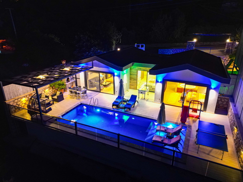  gece  -  Kasım
  | Kalkan Üzümlü’de Hamam Sauna Jakuzili Korunaklı Villa