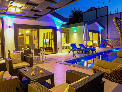  gece  -  Kasım
  | Kalkan Üzümlü’de Hamam Sauna Jakuzili Korunaklı Villa