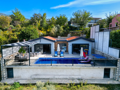 gece  -  Kasım
  | Kalkan Üzümlü’de Hamam Sauna Jakuzili Korunaklı Villa