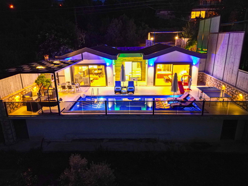  gece  -  Kasım
  | Kalkan Üzümlü’de Hamam Sauna Jakuzili Korunaklı Villa