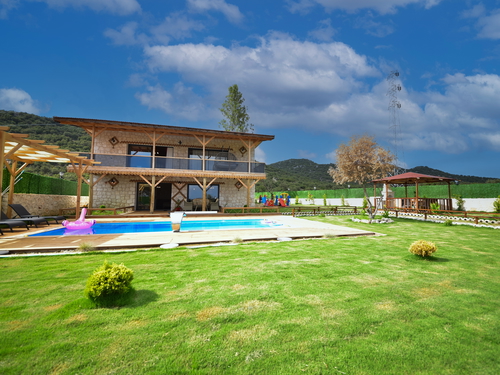  gece  -  Kasım
  | Demre Davazlar’da Jakuzili ve Bahçeli Kiralık Villa