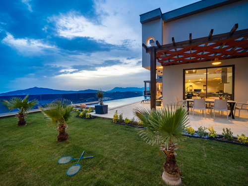 gece - Kasım
| Kalkan Kördere’de Deniz Manzaralı ve Muhafazakar 6 Kişilik Tatil Villası