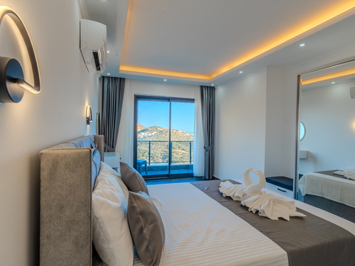  gece  -  Kasım
  | Kalkan Kördere’de Deniz Manzaralı, Hamam ve Sauna’lı Lüks Villa