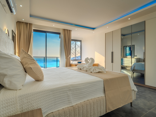  gece  -  Kasım
  | Kalkan Kördere’de Deniz Manzaralı, Hamam ve Sauna’lı Lüks Villa