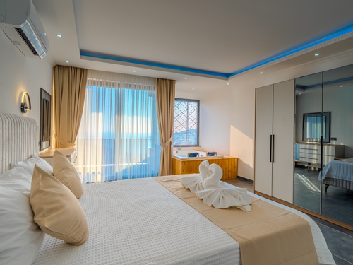  gece  -  Kasım
  | Kalkan Kördere’de Deniz Manzaralı, Hamam ve Sauna’lı Lüks Villa