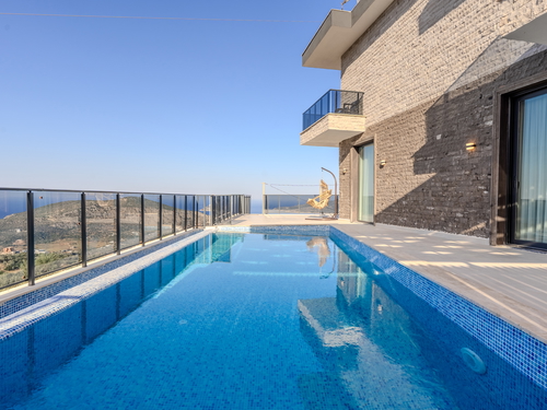  gece  -  Kasım
  | Kalkan Kördere’de Deniz Manzaralı, Hamam ve Sauna’lı Lüks Villa