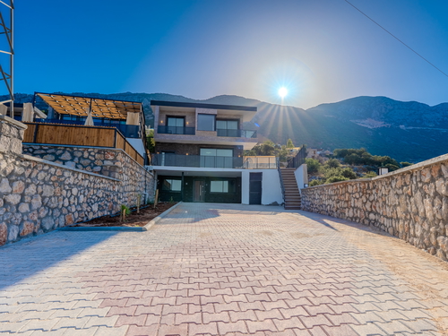  gece  -  Kasım
  | Kalkan Kördere’de Deniz Manzaralı, Hamam ve Sauna’lı Lüks Villa