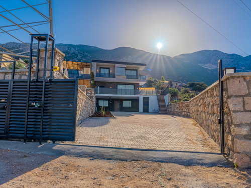  gece  -  Kasım
  | Kalkan Kördere’de Deniz Manzaralı, Hamam ve Sauna’lı Lüks Villa