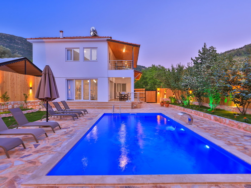 gece - Kasım
| Kalkan Hacıoğlan'da 10 Kişilik Lüks Villa: Tuzlu Su Havuzlu ve Jakuzili Cennet