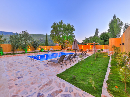  gece  -  Kasım
  | Kalkan Hacıoğlan'da 10 Kişilik Lüks Villa: Tuzlu Su Havuzlu ve Jakuzili Cennet