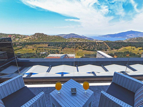 gece - Kasım
| Kalkan Akbel'de Deniz Manzaralı Lüks Villa: Isıtmalı Havuz ve Jakuzi İle Konforlu Tatil