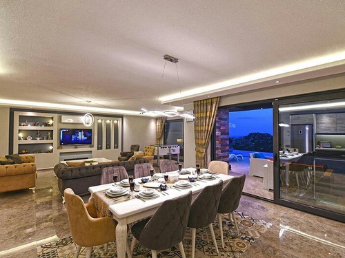 gece - Kasım
| Kalkan Akbel'de Deniz Manzaralı Lüks Villa: Isıtmalı Havuz ve Jakuzi İle Konforlu Tatil