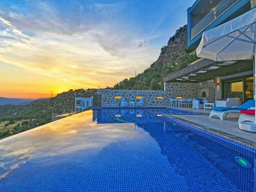  gece  -  Kasım
  | Kalkan Akbel'de Deniz Manzaralı Lüks Villa: Isıtmalı Havuz ve Jakuzi İle Konforlu Tatil