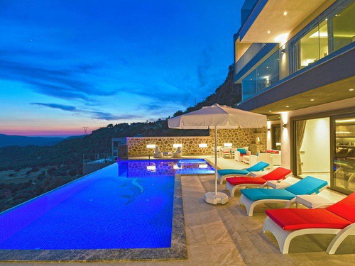  gece  -  Kasım
  | Kalkan Akbel'de Deniz Manzaralı Lüks Villa: Isıtmalı Havuz ve Jakuzi İle Konforlu Tatil