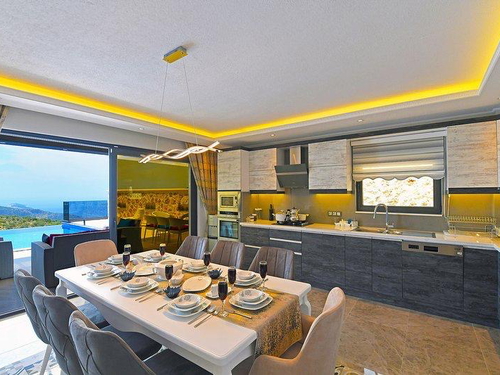  gece  -  Kasım
  | Kalkan Akbel'de Deniz Manzaralı Lüks Villa: Isıtmalı Havuz ve Jakuzi İle Konforlu Tatil