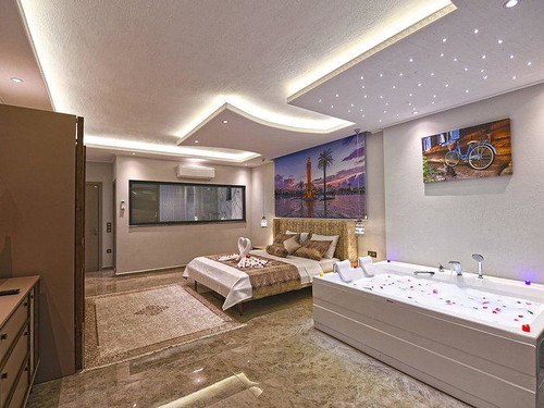 gece - Kasım
| Kalkan Akbel'de Deniz Manzaralı Lüks Villa: Isıtmalı Havuz ve Jakuzi İle Konforlu Tatil
